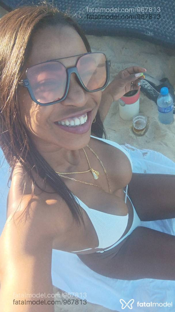 Acompanhante mulher com cabelo castanho de olhos mel - Camila pitanga