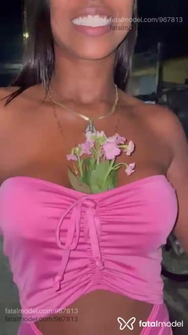 Acompanhante mulher com cabelo castanho de olhos mel - Camila pitanga