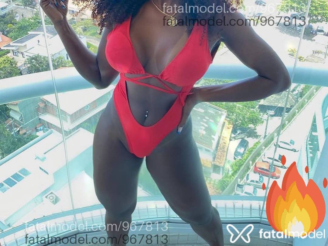 Acompanhante mulher com cabelo castanho de olhos mel - Camila pitanga