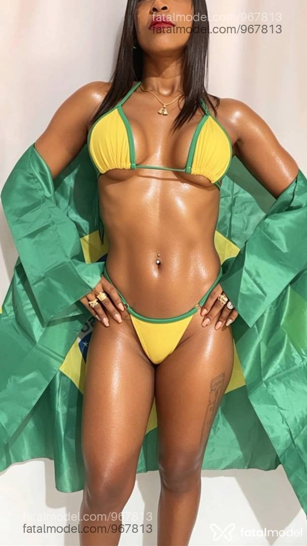 Acompanhante mulher com cabelo castanho de olhos mel em Porto Seguro - Camila pitanga
