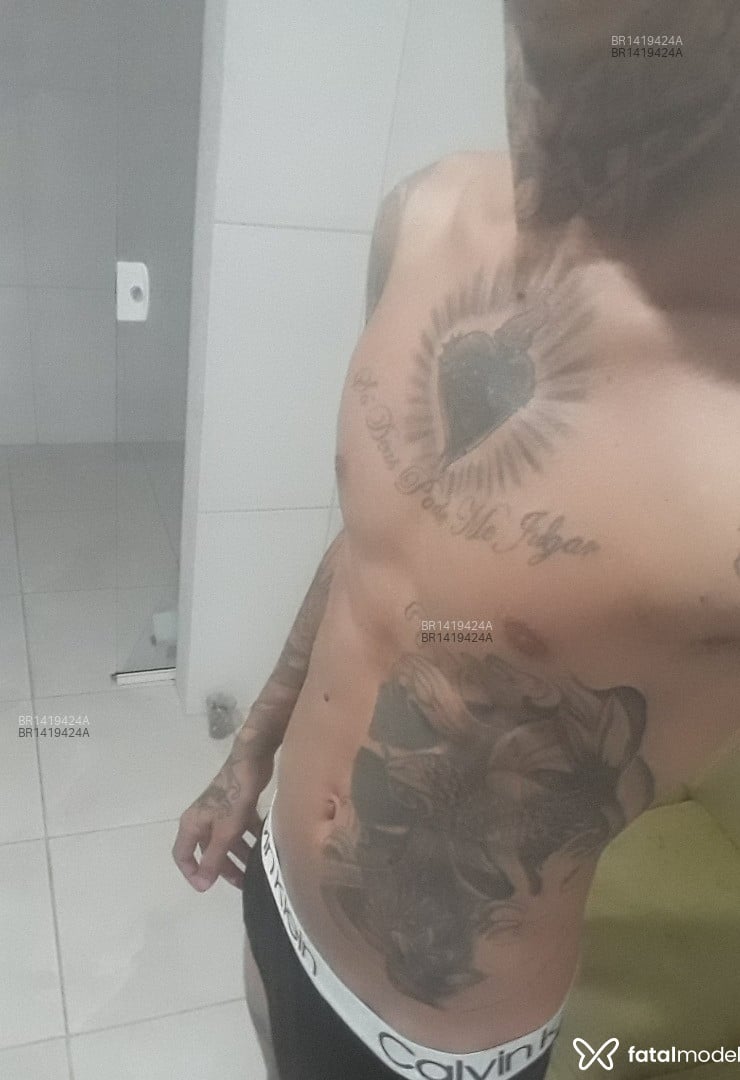 Acompanhante homem morena (o) de olhos castanhos em Itajaí - Leonardo