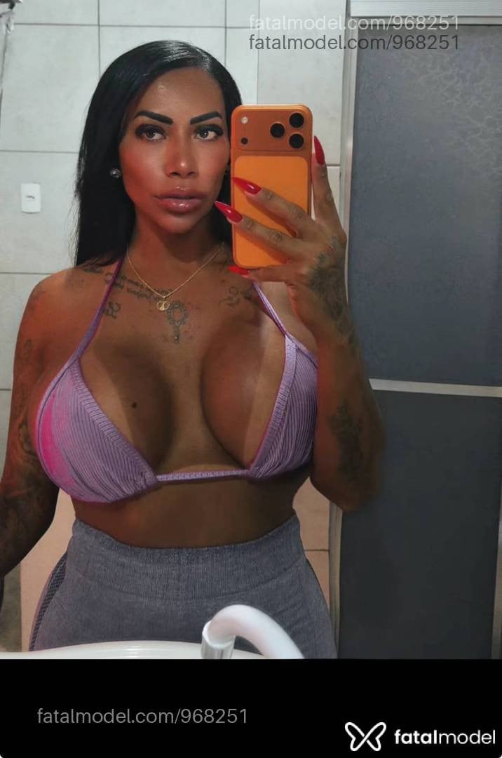 Acompanhante mulher trans morena (o) de olhos castanhos - Jordana Mello
