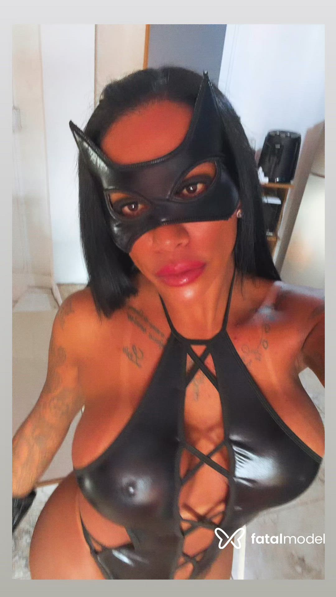 Acompanhante mulher trans morena (o) de olhos castanhos - Jordana Mello