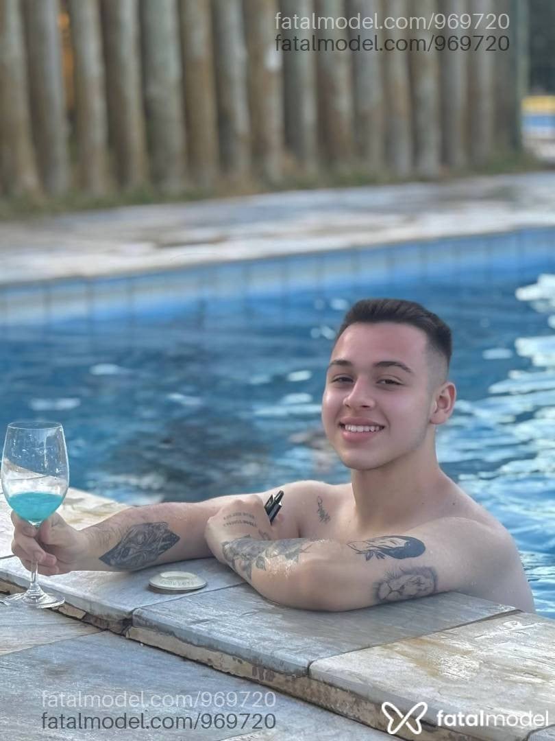 Acompanhante homem loira (o) de olhos mel - Victor