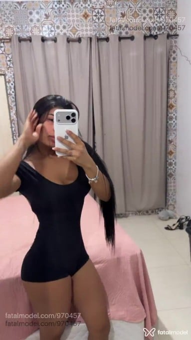 Acompanhante mulher morena (o) de olhos pretos - Camily Silva