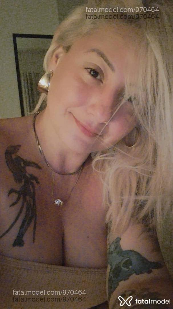 Acompanhante mulher loira (o) de olhos castanhos em Taubaté - Karina Muller