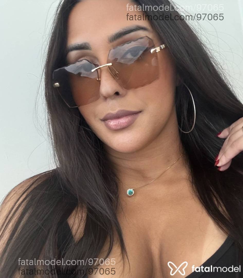 Acompanhante mulher trans com cabelo castanho de olhos castanhos - BRUNA ACAVALONA