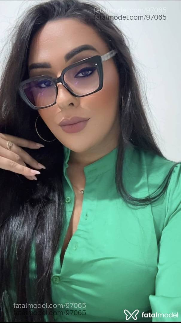Acompanhante mulher trans com cabelo castanho de olhos castanhos - BRUNA ACAVALONA