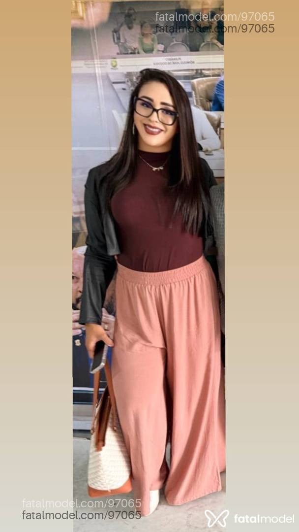 Acompanhante mulher trans com cabelo castanho de olhos castanhos - BRUNA ACAVALONA