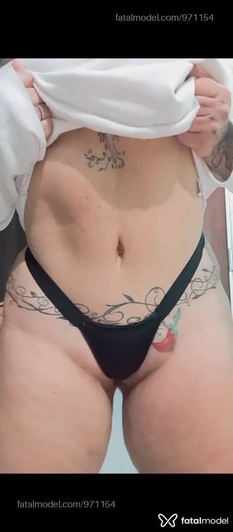 Acompanhante mulher morena (o) de olhos castanhos - Julia Acompanhante mulher morena (o) de olhos castanhos - Julia