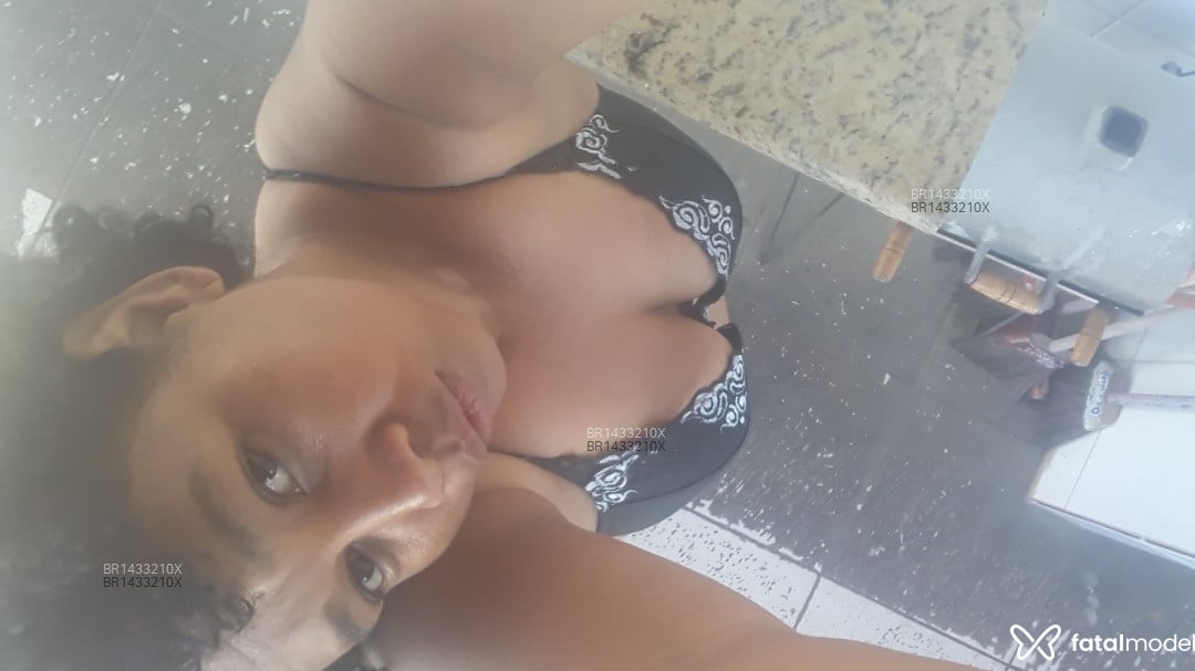 Acompanhante mulher morena (o) de olhos castanhos em Serra Acompanhante mulher morena (o) de olhos castanhos em Serra - Natasha kooper