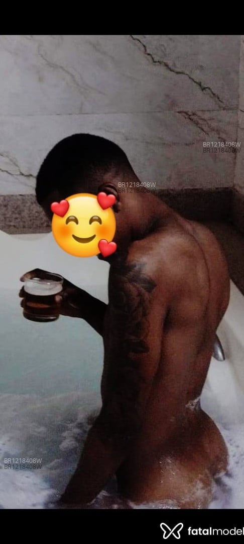 Acompanhante homem morena (o) de olhos pretos em Magé - Vitinho