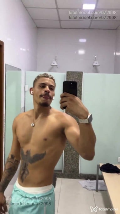Acompanhante homem com cabelo castanho de olhos castanhos - ícaro Santos Acompanhante homem com cabelo castanho de olhos castanhos - ícaro Santos