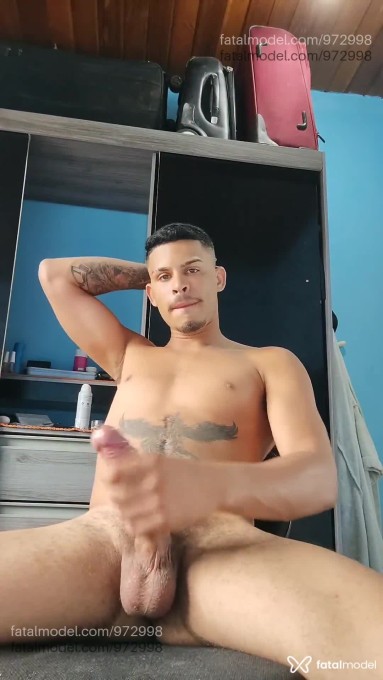 Acompanhante homem com cabelo castanho de olhos castanhos - ícaro Santos Acompanhante homem com cabelo castanho de olhos castanhos - ícaro Santos