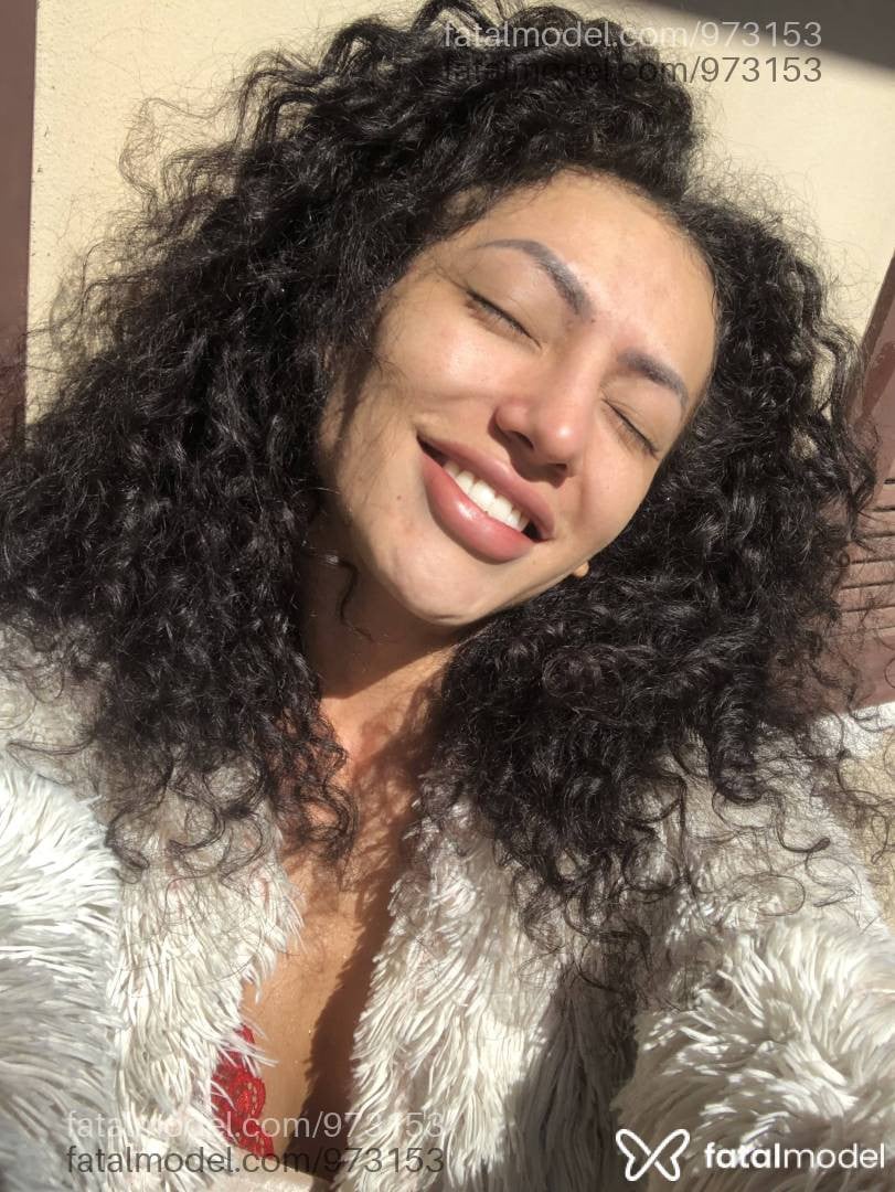 Acompanhante mulher trans morena (o) de olhos castanhos - Beatriz Cortez