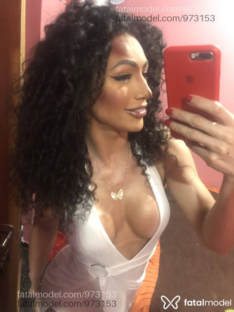 Acompanhante mulher trans morena (o) de olhos castanhos - Beatriz Cortez