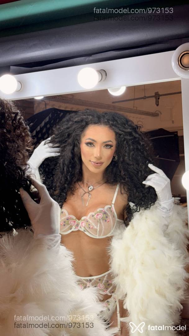 Acompanhante mulher trans morena (o) de olhos castanhos - Beatriz Cortez