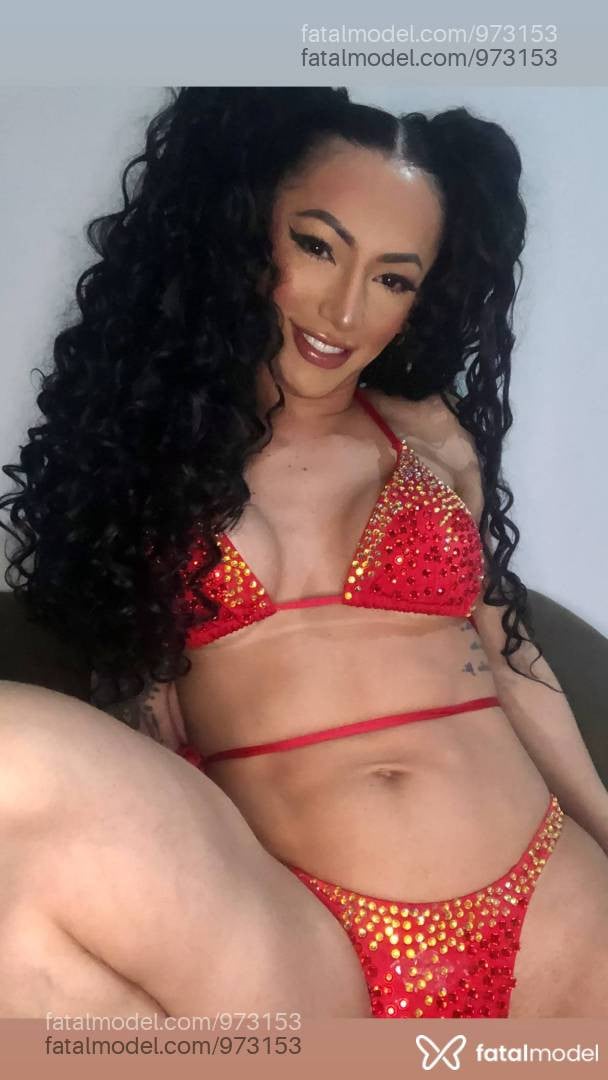 Acompanhante mulher trans morena (o) de olhos castanhos - Beatriz Cortez