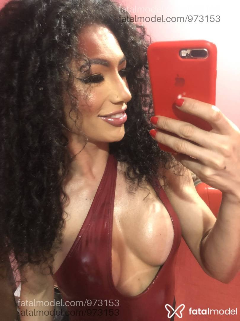 Acompanhante mulher trans morena (o) de olhos castanhos - Beatriz Cortez