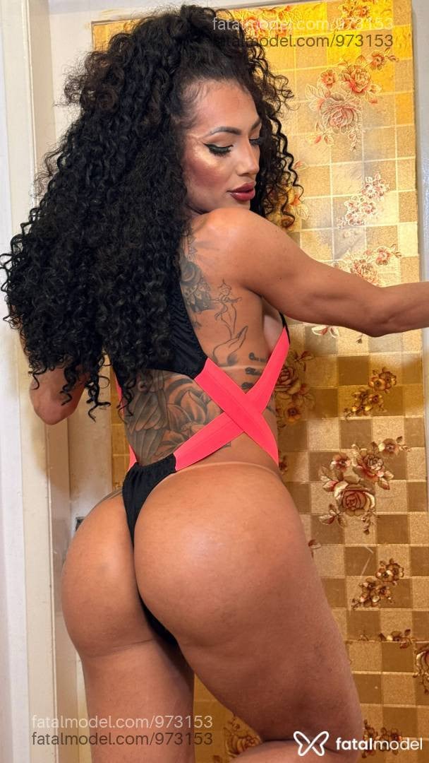 Acompanhante mulher trans morena (o) de olhos castanhos - Beatriz Cortez