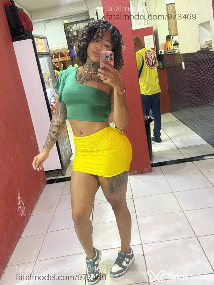 Acompanhante mulher morena (o) de olhos pretos - Agatha Piovani