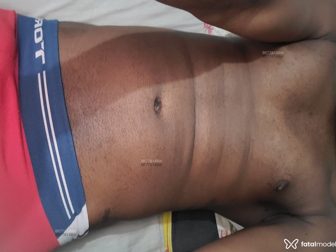 Acompanhante homem morena (o) de olhos castanhos em Betim - Negro