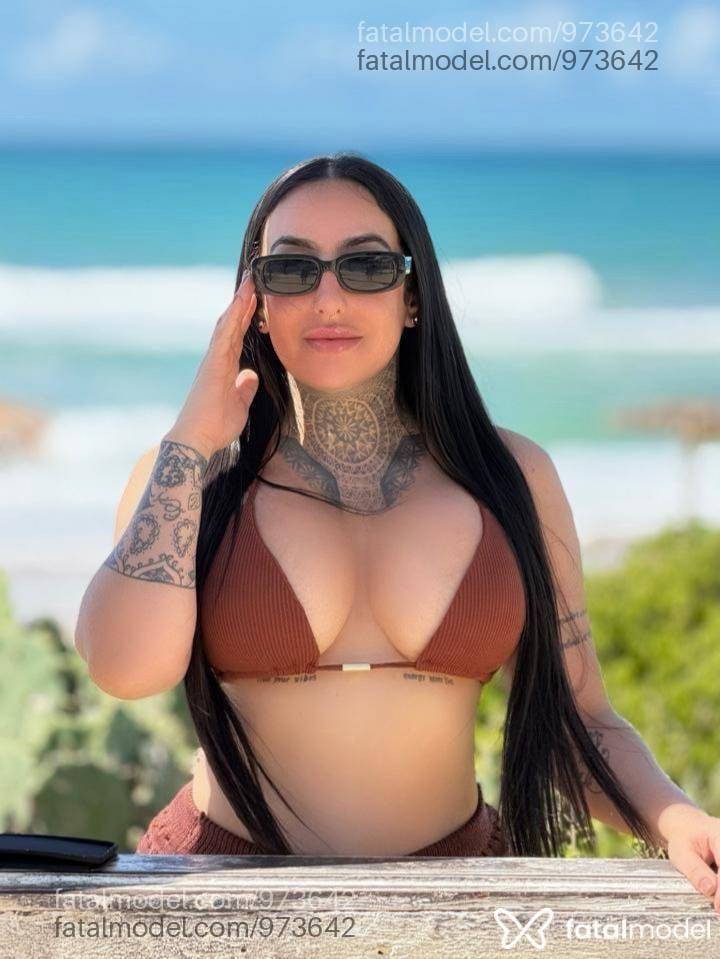Acompanhante mulher com cabelo castanho de olhos mel - Priscilla Fontini Acompanhante mulher com cabelo castanho de olhos mel - Priscilla Fontini