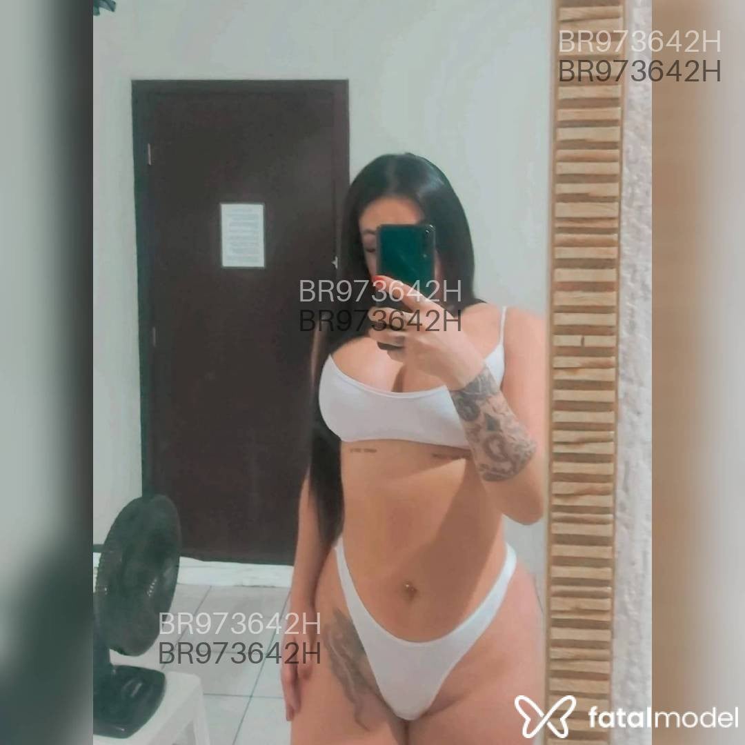 Acompanhante mulher com cabelo castanho de olhos mel - Priscilla Fontini Acompanhante mulher com cabelo castanho de olhos mel - Priscilla Fontini