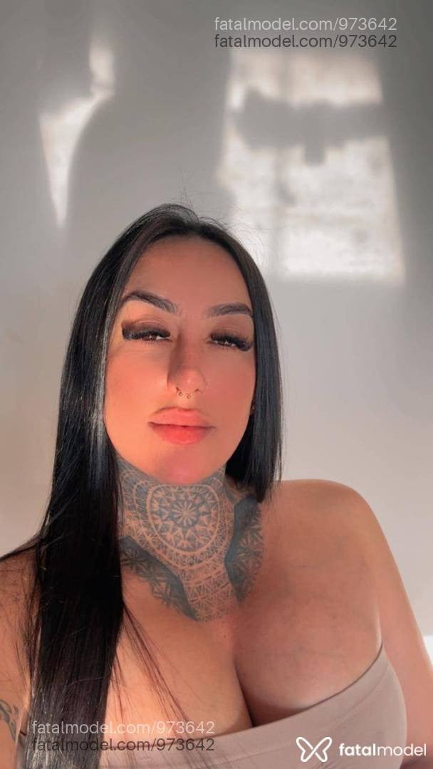 Acompanhante mulher com cabelo castanho de olhos mel - Priscilla Fontini