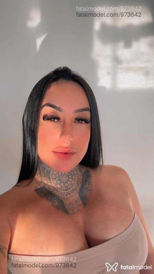 Acompanhante mulher com cabelo castanho de olhos mel - Priscilla Fontini