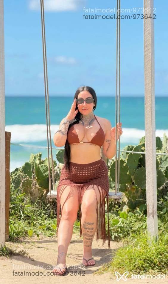 Acompanhante mulher com cabelo castanho de olhos mel - Priscilla Fontini Acompanhante mulher com cabelo castanho de olhos mel - Priscilla Fontini