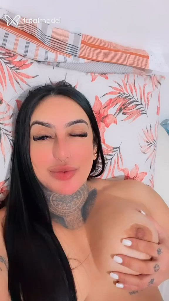 Acompanhante mulher com cabelo castanho de olhos mel - Priscilla Fontini Acompanhante mulher com cabelo castanho de olhos mel - Priscilla Fontini