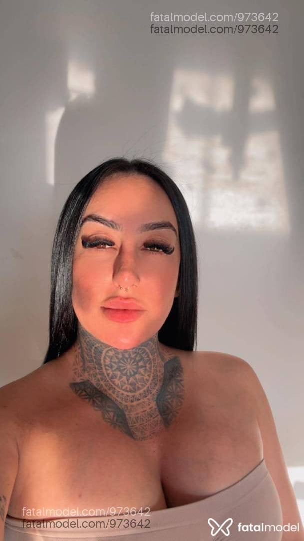 Acompanhante mulher com cabelo castanho de olhos mel - Priscilla Fontini