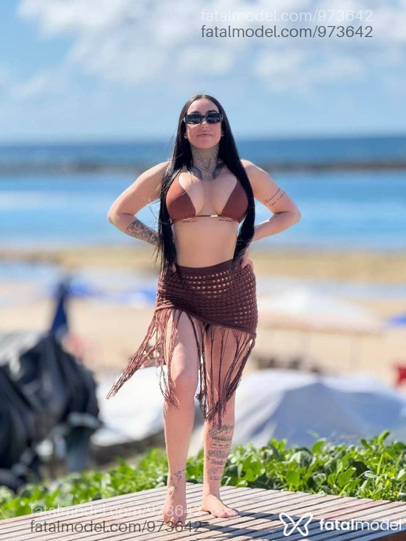 Acompanhante mulher com cabelo castanho de olhos mel - Priscilla Fontini Acompanhante mulher com cabelo castanho de olhos mel - Priscilla Fontini