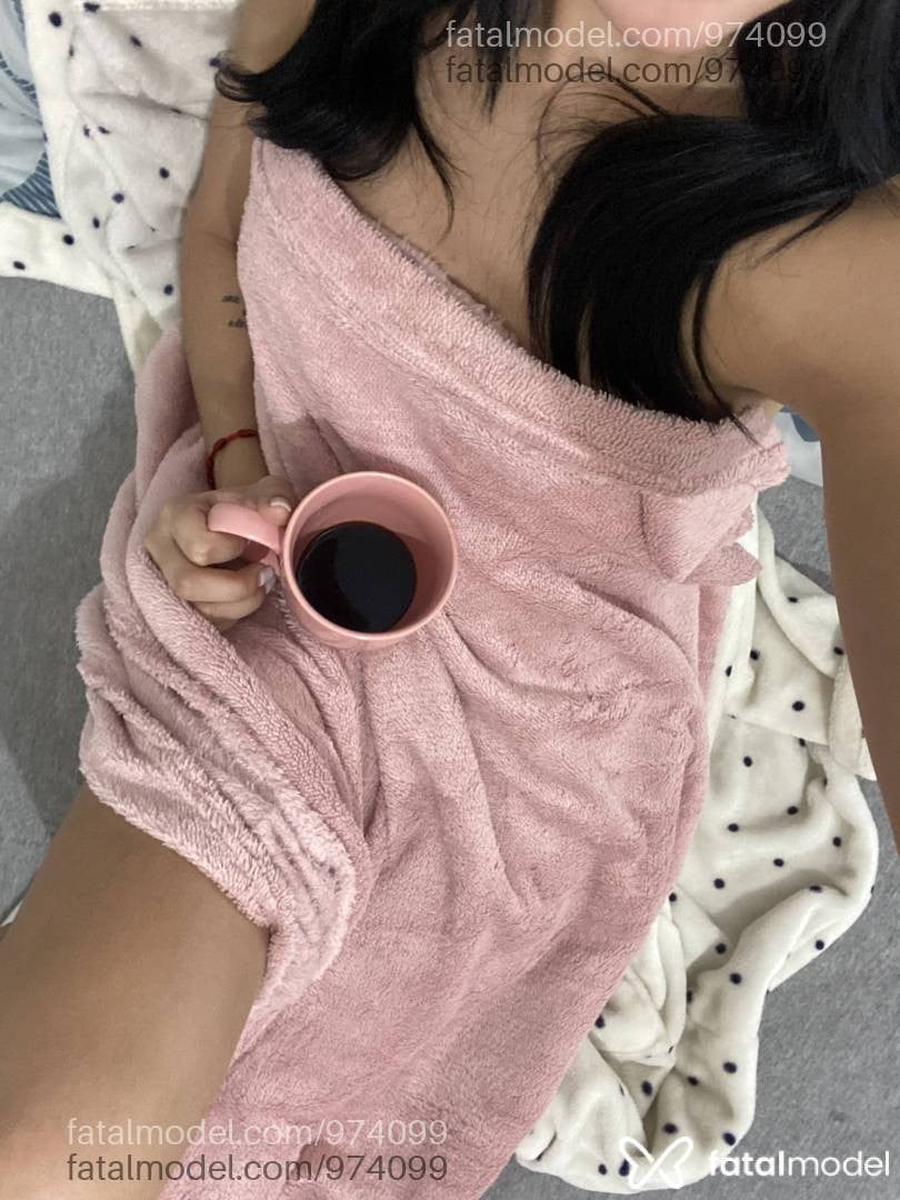 Acompanhante mulher morena (o) de olhos castanhos - Pamii