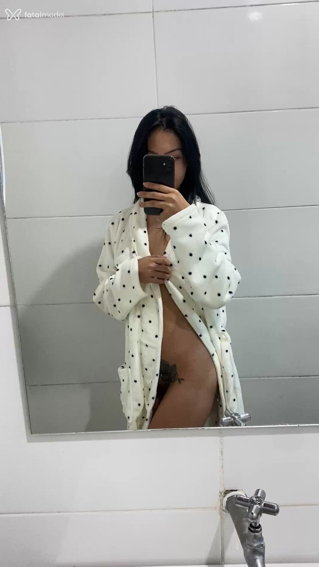 Acompanhante mulher morena (o) de olhos castanhos - Pamii