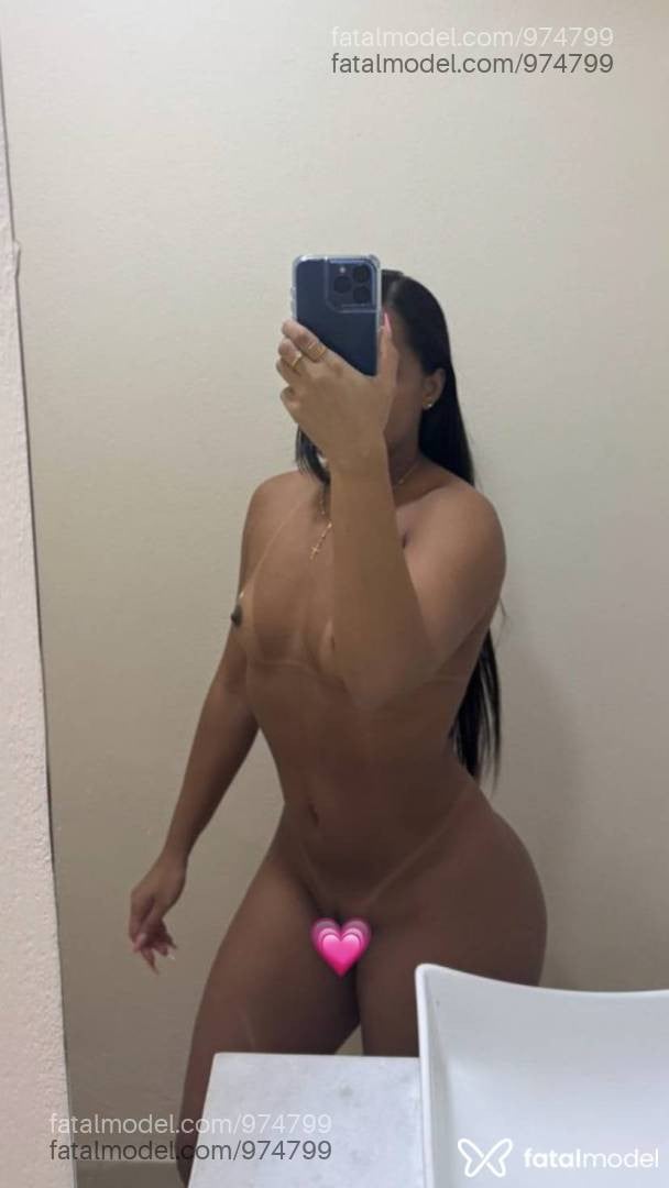 Acompanhante mulher com cabelo castanho de olhos castanhos - Carol Oliveira