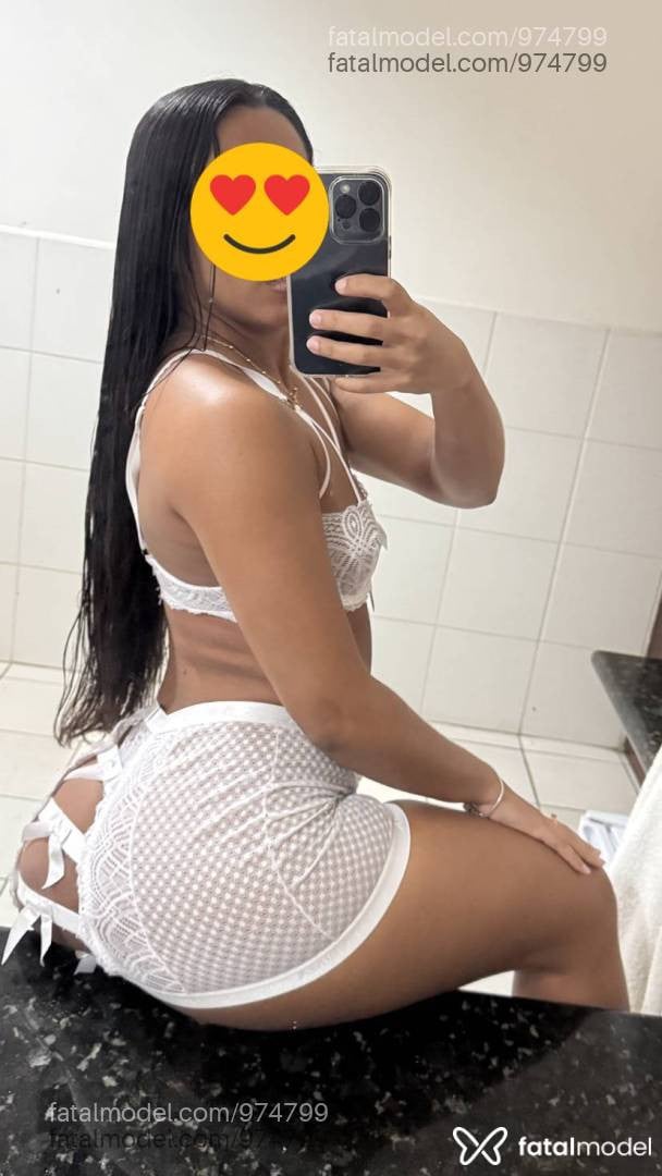 Acompanhante mulher com cabelo castanho de olhos castanhos - Carol Oliveira