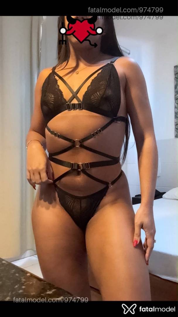 Acompanhante mulher com cabelo castanho de olhos castanhos - Carol Oliveira