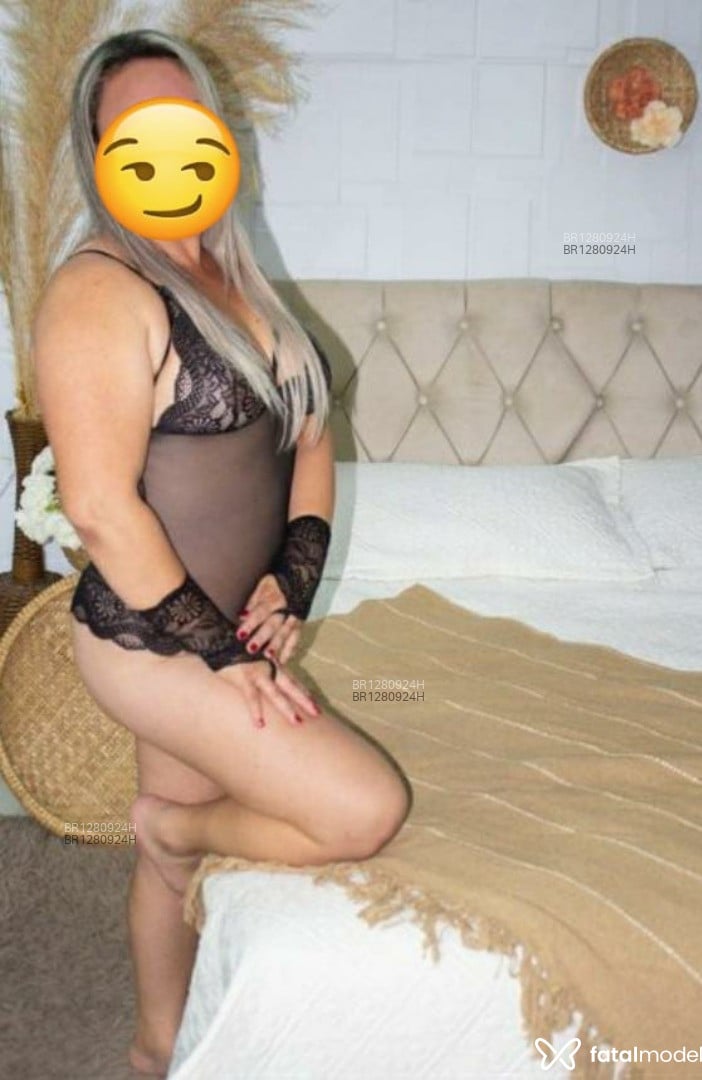 Acompanhante mulher loira (o) de olhos castanhos em Cascavel - JÚLIA