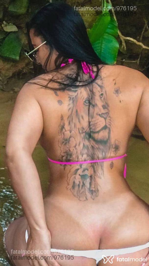 Acompanhante mulher com cabelo castanho de olhos castanhos - Suellen