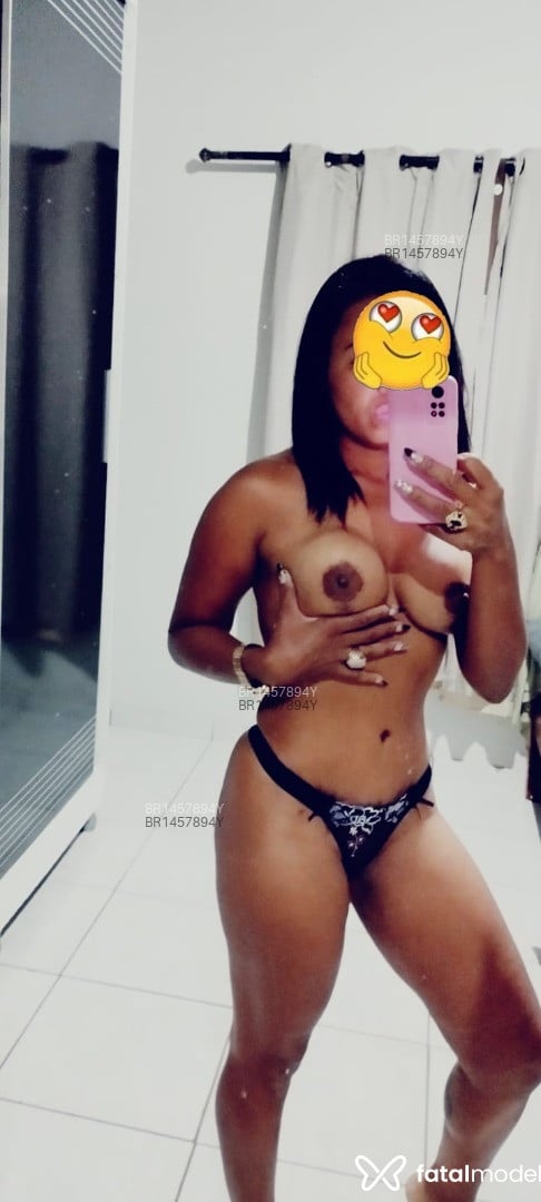 Acompanhante mulher morena (o) de olhos castanhos em Uberlândia - Black Pepper