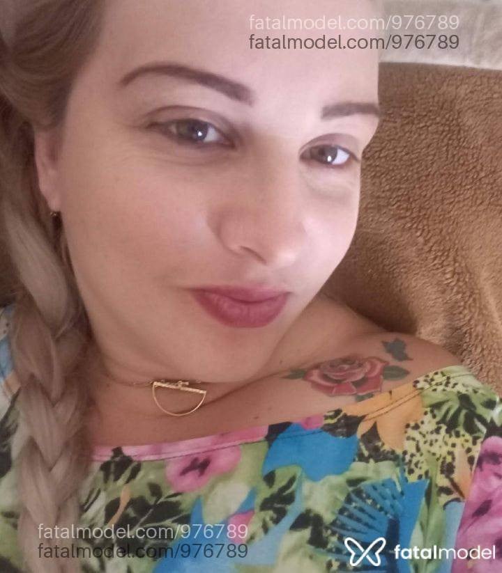 Acompanhante mulher loira (o) de olhos verdes - Lara