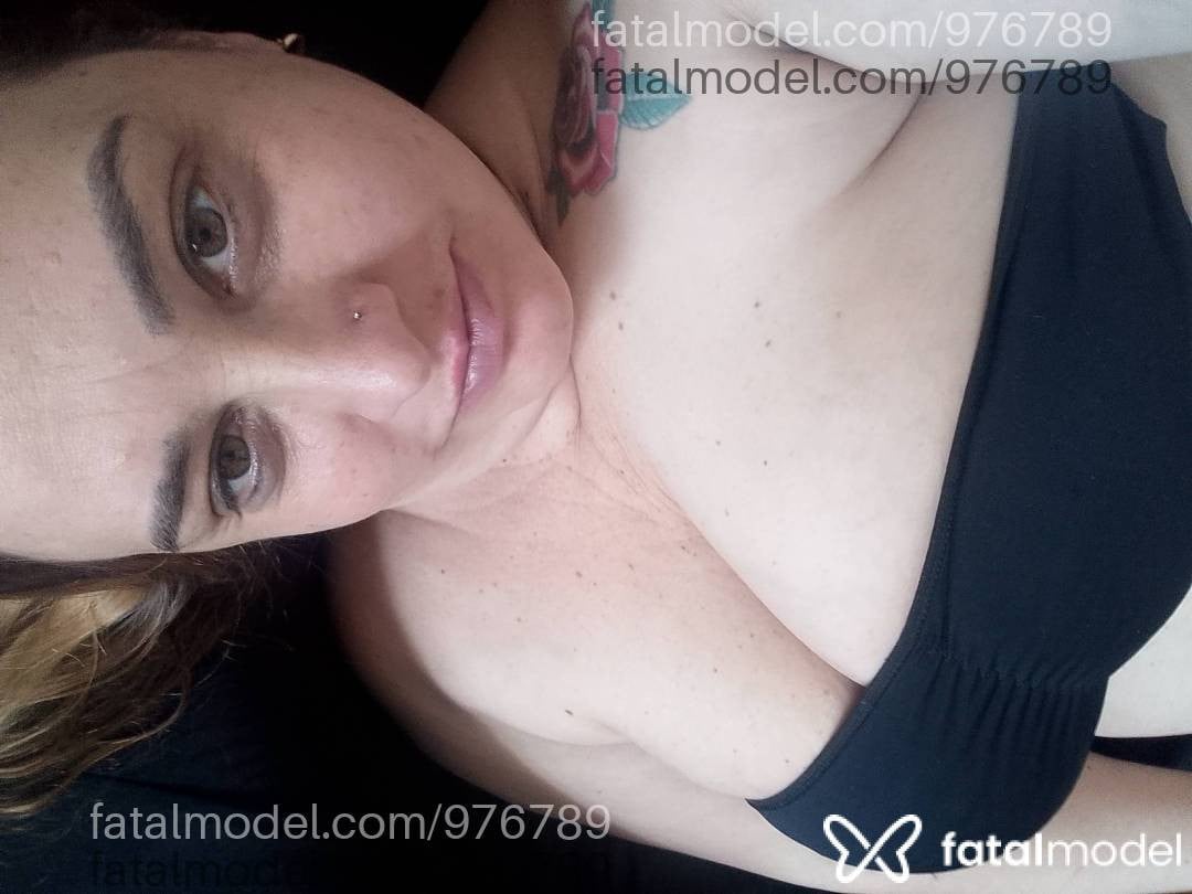 Acompanhante mulher loira (o) de olhos verdes - Lara