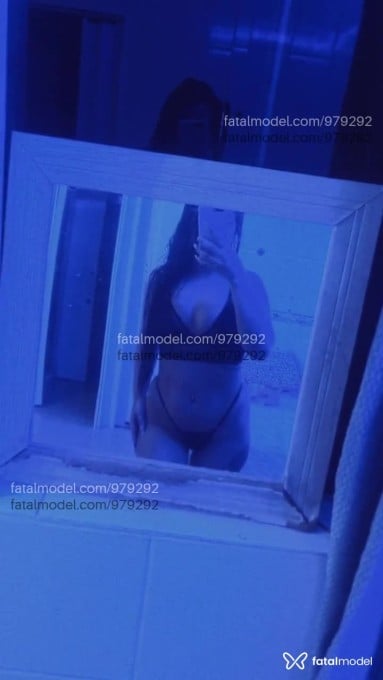 Acompanhante mulher com cabelo castanho de olhos castanhos - Cléo Acompanhante mulher com cabelo castanho de olhos castanhos - Cléo
