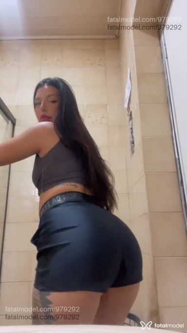 Acompanhante mulher com cabelo castanho de olhos castanhos - Cléo Acompanhante mulher com cabelo castanho de olhos castanhos - Cléo