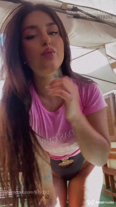 Acompanhante mulher com cabelo castanho de olhos castanhos - Cléo Acompanhante mulher com cabelo castanho de olhos castanhos - Cléo