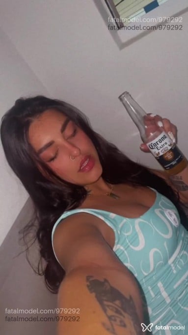 Acompanhante mulher com cabelo castanho de olhos castanhos - Cléo Acompanhante mulher com cabelo castanho de olhos castanhos - Cléo