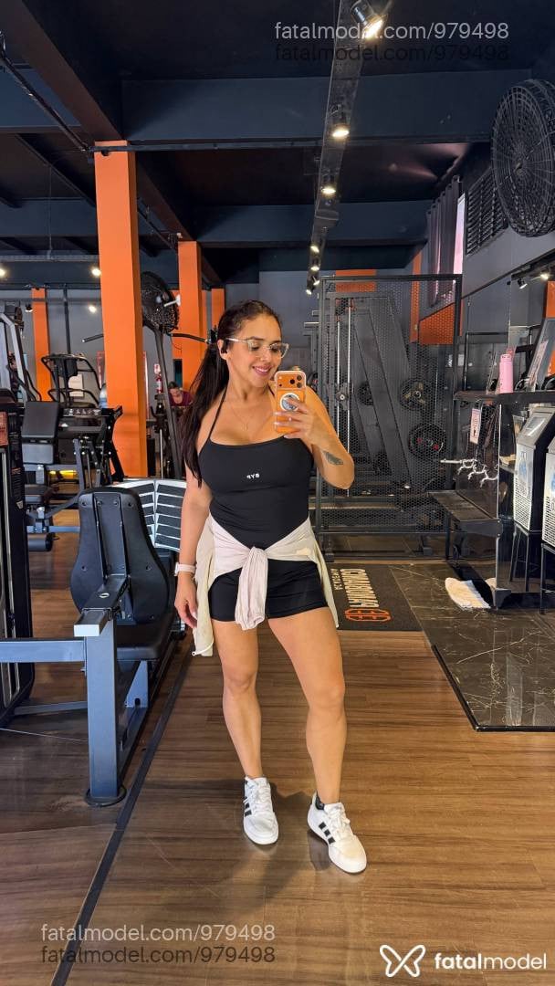 Acompanhante mulher com cabelo castanho de olhos castanhos - Camila Borges