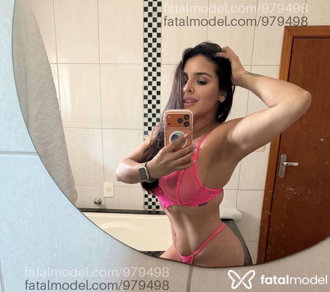 Acompanhante mulher com cabelo castanho de olhos castanhos - Camila Borges